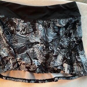 Lululemon Skirt size 6 - Blue/White